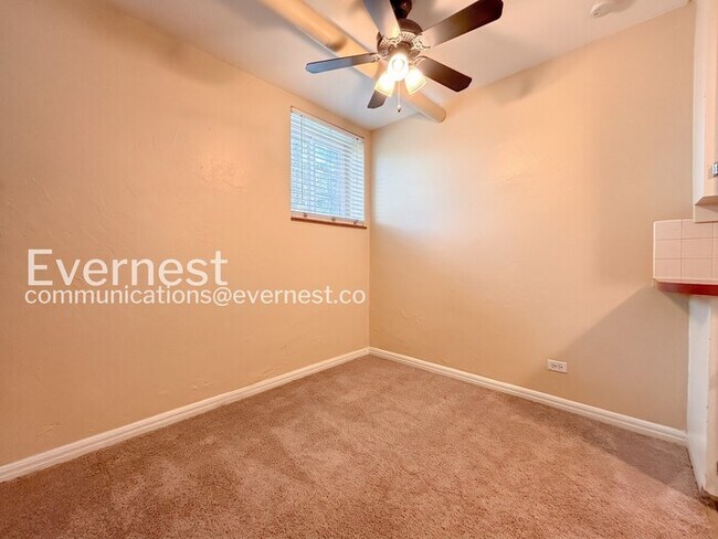 Building Photo - 1 Bed, 1 Bath Condo with Modern Amenities / Available Soon!
