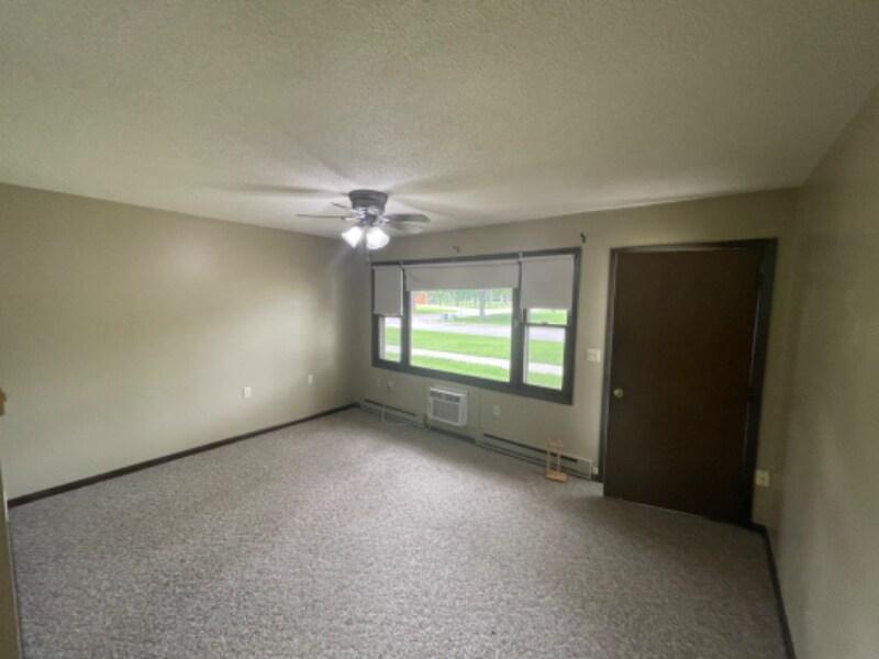 Building Photo - 409 Angie St