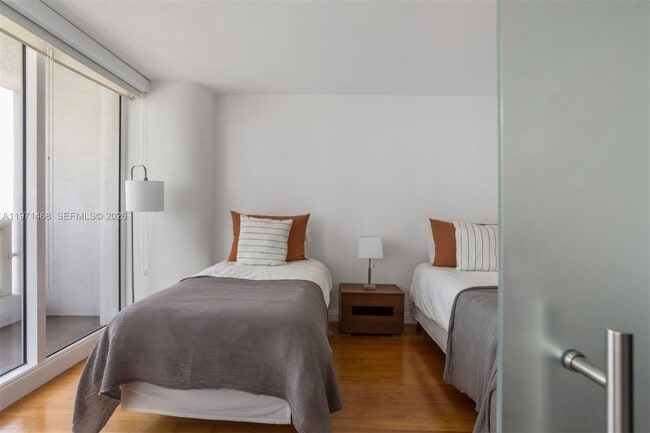 Building Photo - 1717 N Bayshore Dr