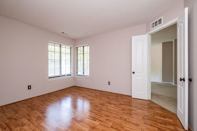Building Photo - 6979 Pebble Creek Woods Dr