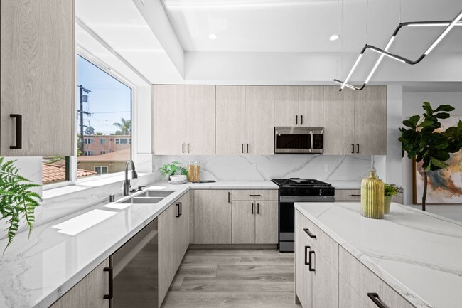 Building Photo - Stunning brand-new 3 Bedroom 4 Bathroom townhouse with private garage and rooftop balcony!