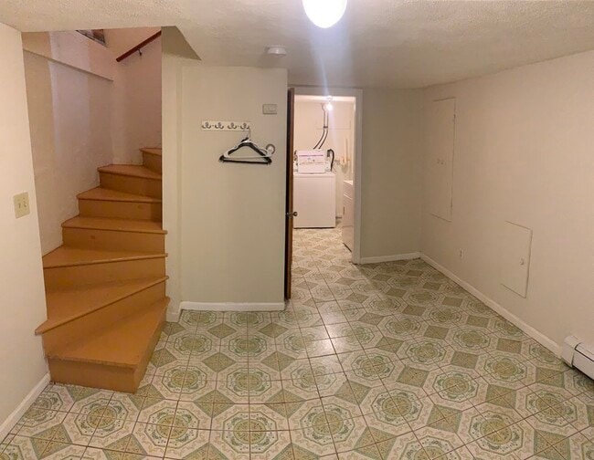 Building Photo - 138 Thorndike St
