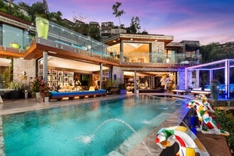 Building Photo - 8356 Sunset View Dr