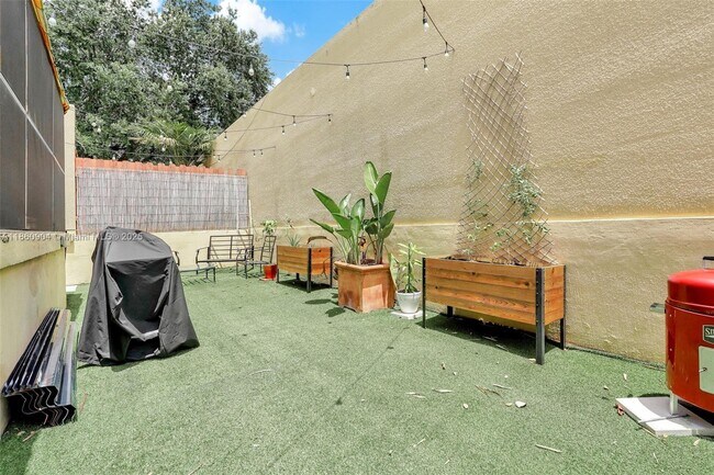 Building Photo - 15547 Braemar Ct