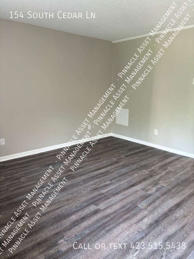 Building Photo - 154 S Cedar Ln