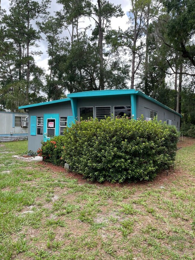 Building Photo - Handyman Special - Mobile Home for Lease o...