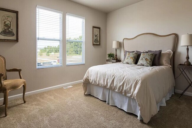 Building Photo - Large Newer Colonial for Lease in Fowlerville Schools