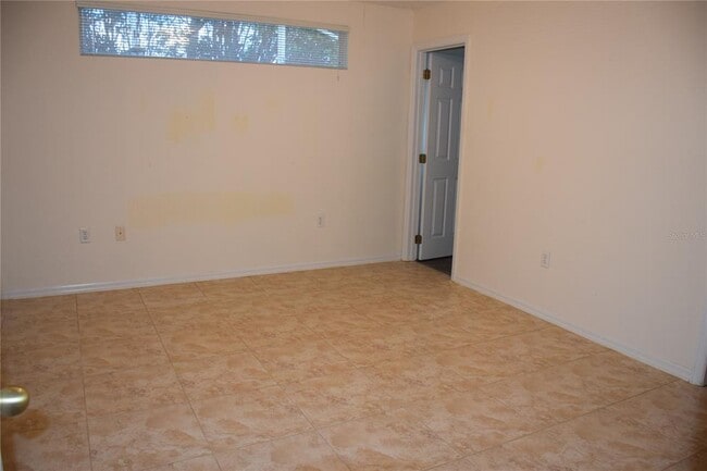 Building Photo - 2393 Paulette Dr