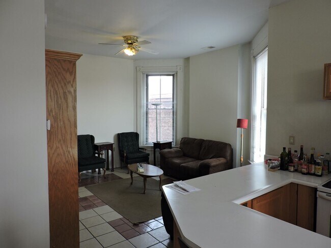 Building Photo - 127 Calhoun St