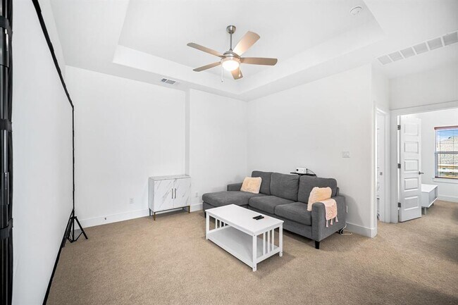 Building Photo - 303 Cartwheel Bend