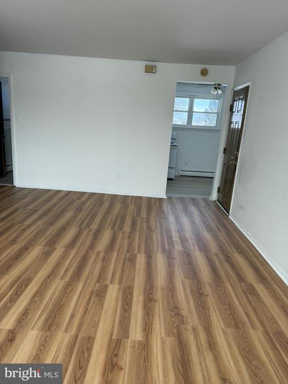 Building Photo - 219 W 6th St