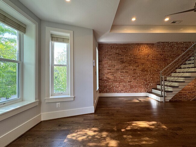 Building Photo - 2825 11th St NW
