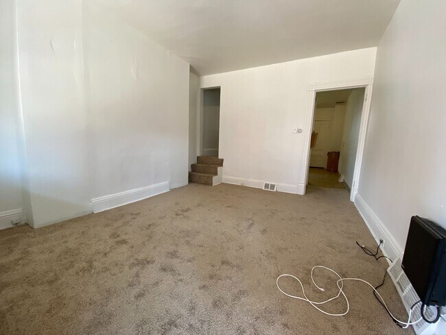 Building Photo - South Oakland 2BR Duplex with Back Yard Sp...
