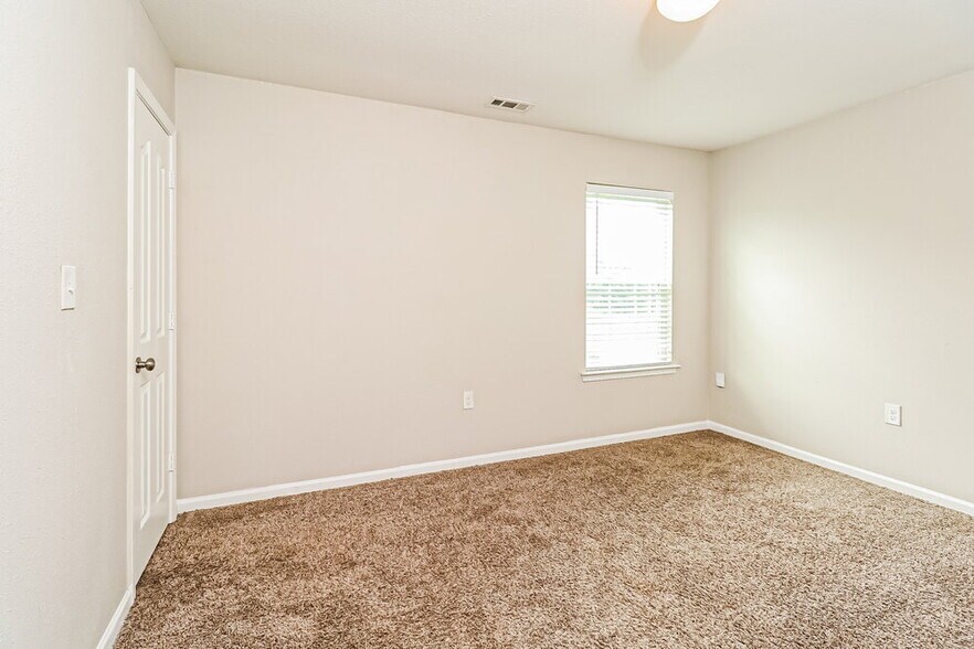 Building Photo - 1742 Eastway Dr