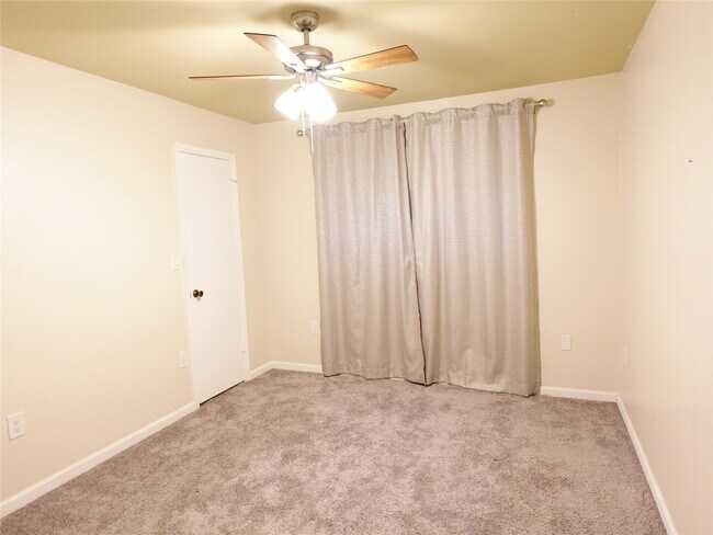 Building Photo - 6215 Pinole Forest Dr