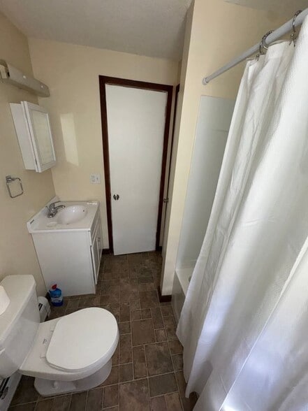 Building Photo - 45 N Lake Ave