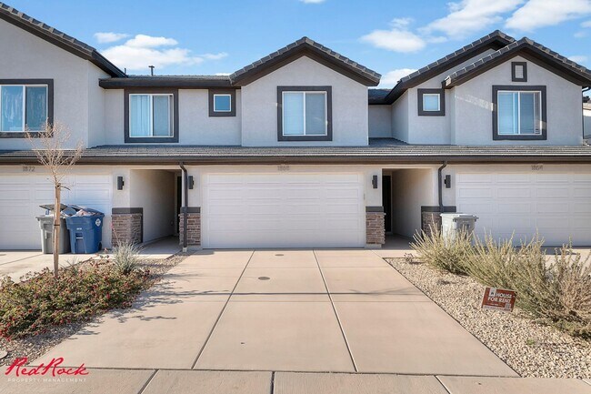 Building Photo - A Lovely 3 Bedroom Townhome with Amazing Amenities!