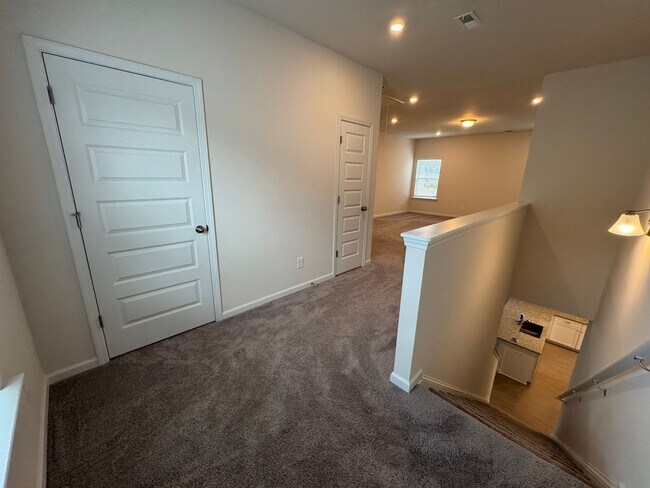 Building Photo - Newer 3/2.5 House in Armuchee- $2,200