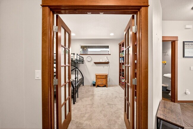 Building Photo - 1719 Lithia Way