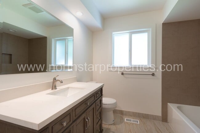Building Photo - Exceptional Remodel Near Waluga Park