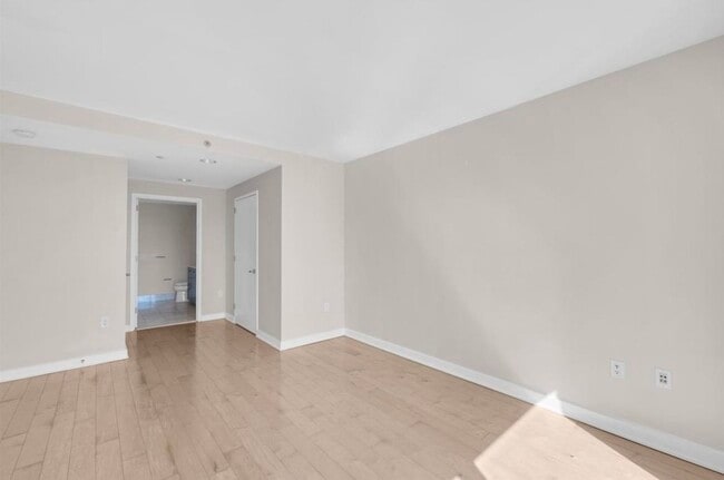 Building Photo - 2 2nd St