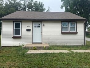 Building Photo - Cozy 2-Bed Home with Spacious Yard in Exce...