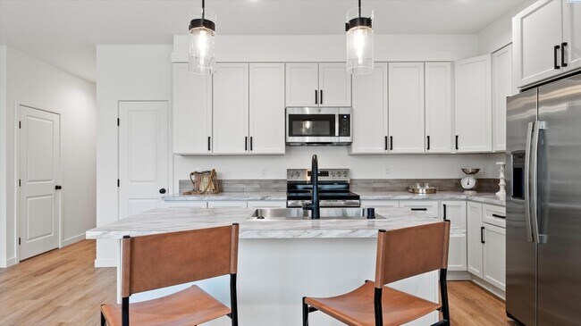 Building Photo - 3555 W 6th Pl