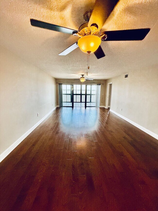 Building Photo - 250 S Sykes Creek Pkwy