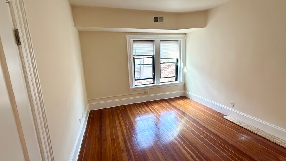 Building Photo - 1563 Beacon St