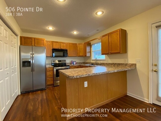 Building Photo - 506 Pointe Dr
