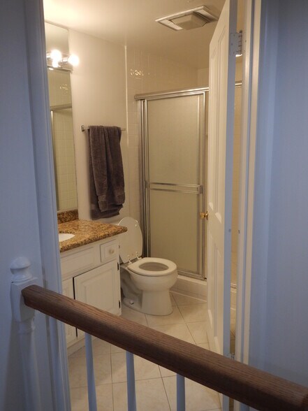 Building Photo - 540 Kelton Ave