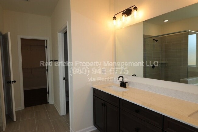 Building Photo - 17712 Summers Walk Blvd