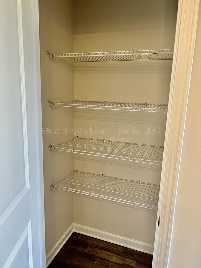 Building Photo - 1459 Cannan Mountain Dr