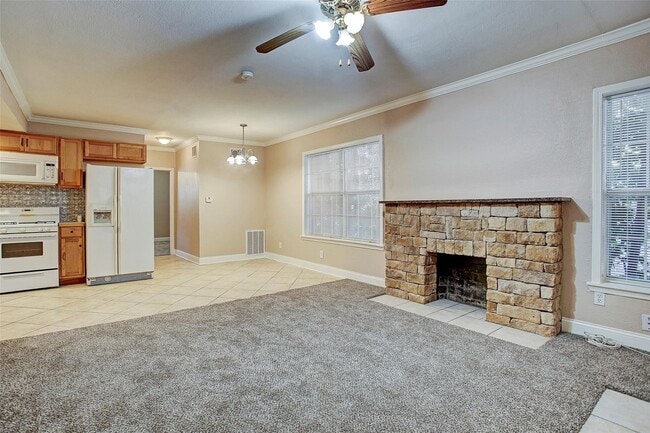 Building Photo - 315 W Saulnier St