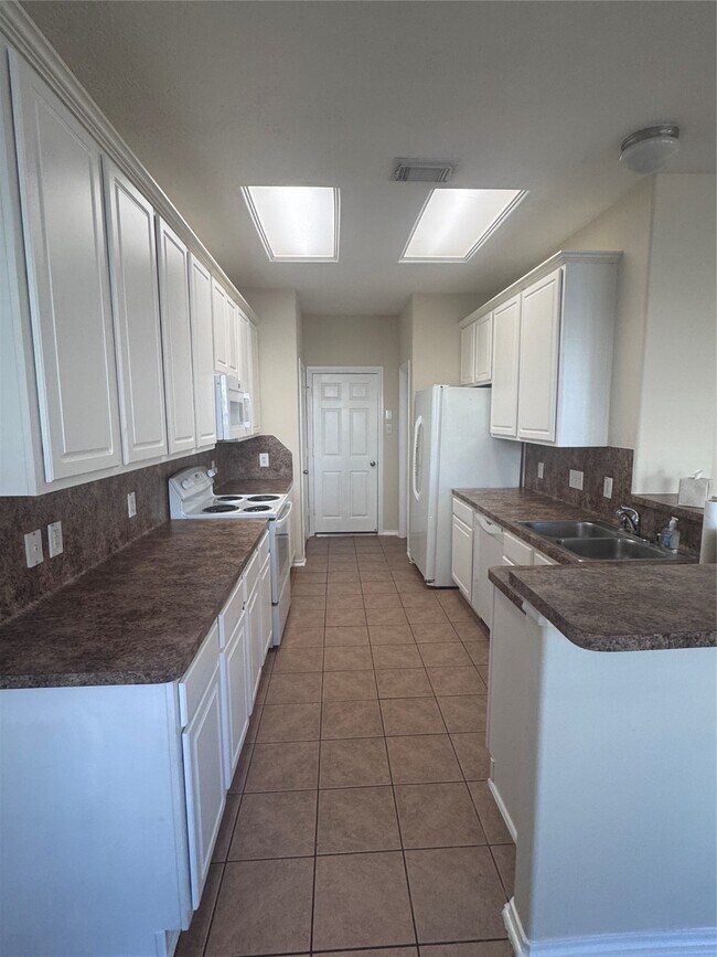 Building Photo - 6213 Stoney Creek Dr