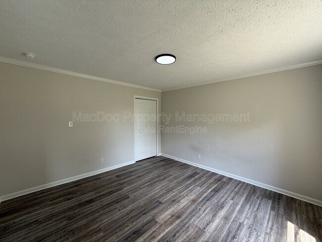 Building Photo - 10504 Benchmark Rd