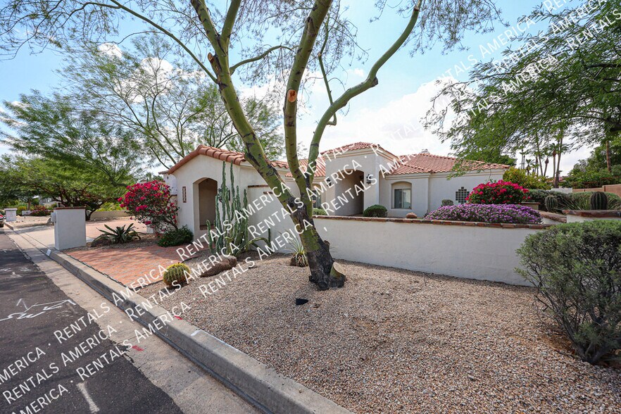 Building Photo - 3525 E Equestrian Trail