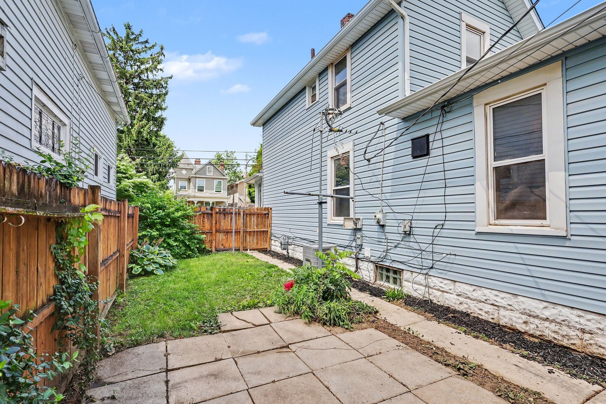 Building Photo - 1756 Bruck St