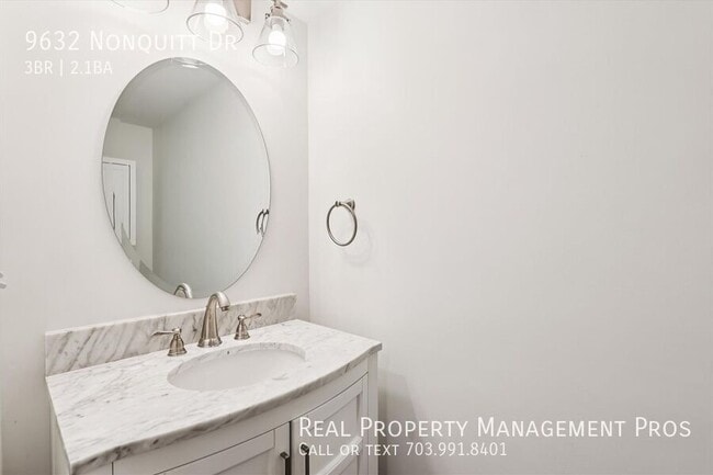 Building Photo - 9632 Nonquitt Dr