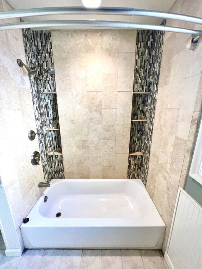 Building Photo - Brookside Bungalow Close to shopping, Riverside trails, & Gathering Place!