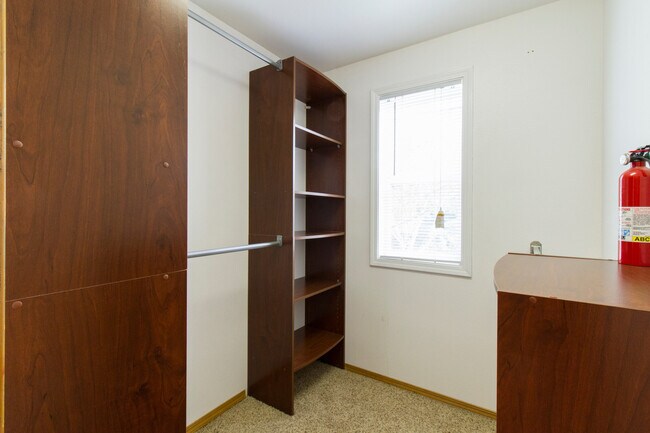 Building Photo - Lovely Corner Home in Quiet Neighborhood w...