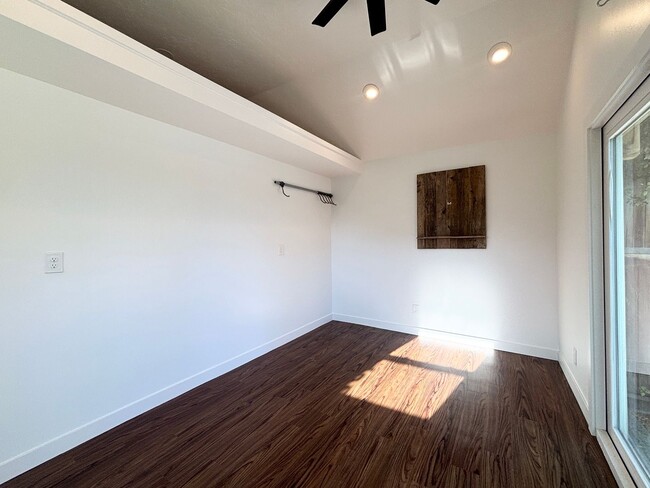 Building Photo - Stunning Remodel Near 9th & 9th!