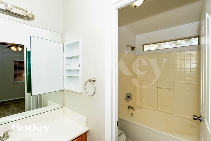 Building Photo - 2854 S Abbey