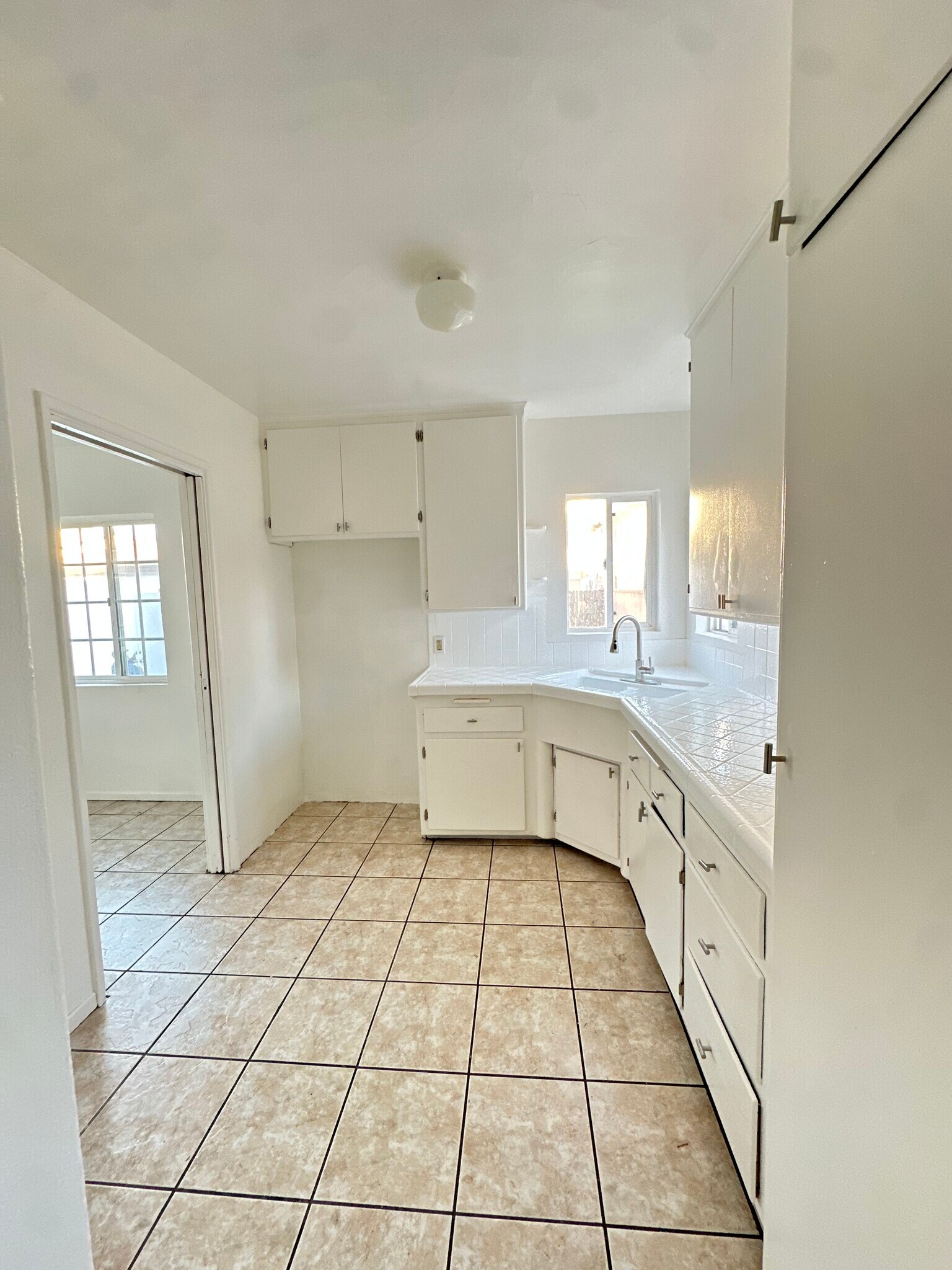 Building Photo - 1306 N Fries Ave