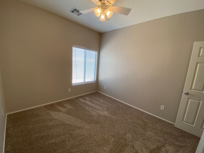 Building Photo - Exceptional 4BR/2BA Home in Magma Ranch! T...