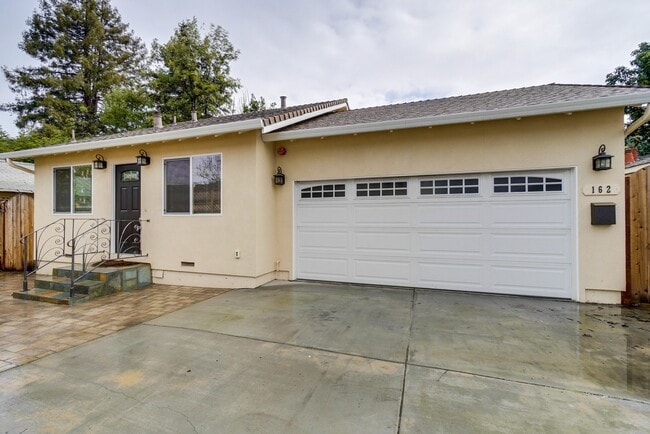 Building Photo - Beautiful 2 Bed/1 Bath Home only Blocks From Downtown Sunnyvale