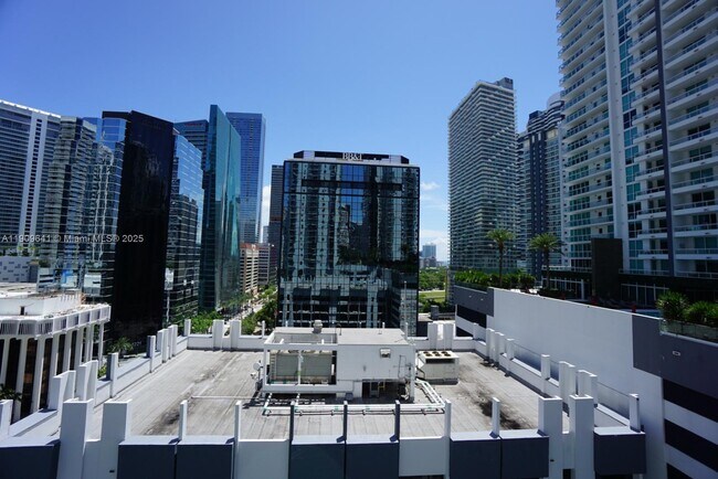 Building Photo - 1060 Brickell Ave