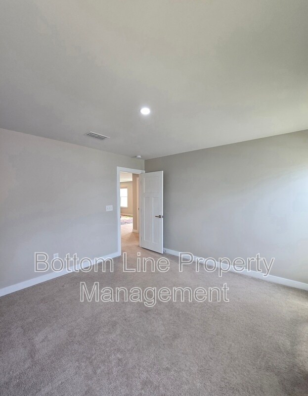 Building Photo - 2030 Sewall Ave SW