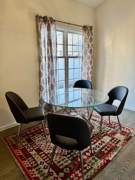 dining area - 111 E 6th St