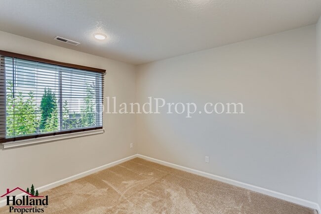 Building Photo - Amaizing 5-Bedroom, with Pergola! Move in special $300 off first month rent*** NEW PRICE at $2,750!